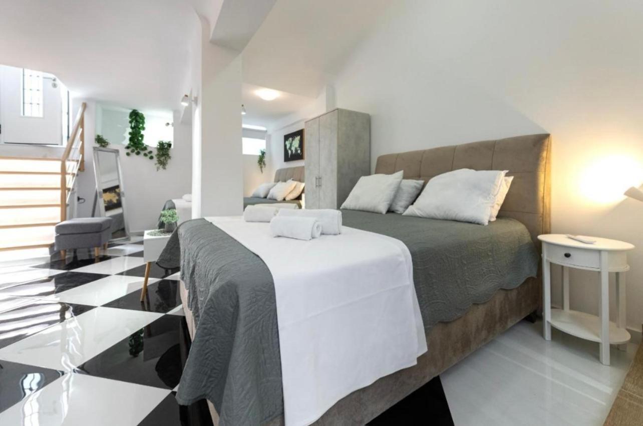 Kostas Plaka Square Apartment Athens Exterior photo